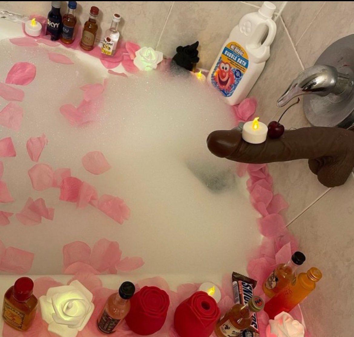 yaetripflux's tweet photo. Trying out some new fantasy with my favorite dildo in my bathtub...dm to watch me. Or https://t.co/BP9AdsP7wD https://t.co/0S5diRau9T