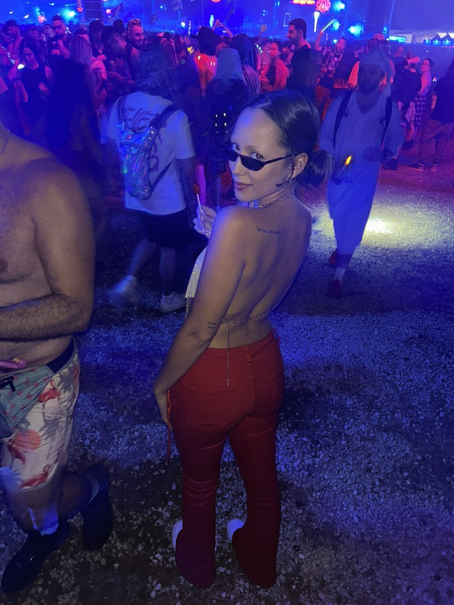 lilbea407's tweet photo. oh we were outside #EDC2024 https://t.co/YWQbDy0Fu1