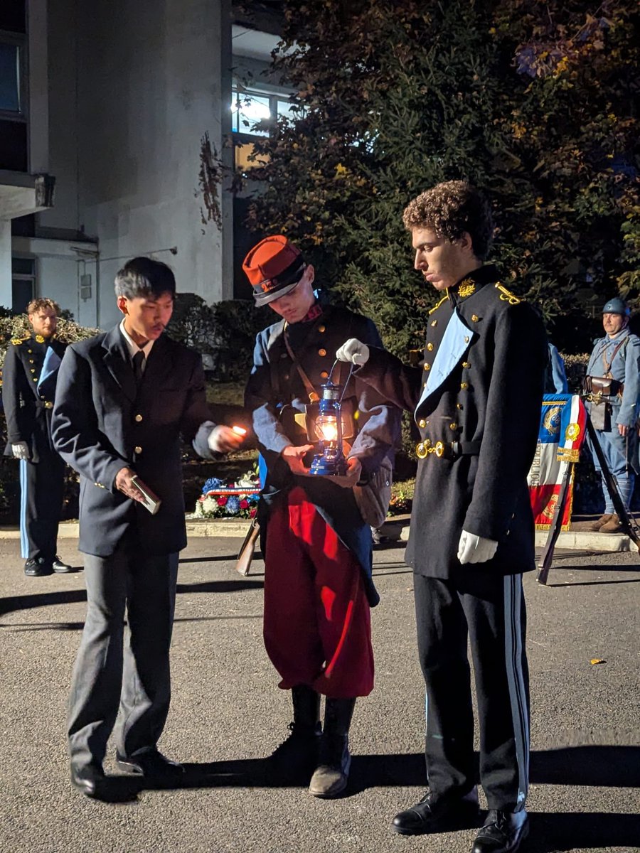 DMD_42's tweet photo. Hommage aux stéphanois morts pour la France, rallumage de la flamme, remise du fanion aux cadets par @Prefecture42, honneurs aux 38 et 238eme RI #VotreHistoireNotreHistoire @Defense_Sud_Est @saint_etienne_ 🇫🇷🔥🫡 https://t.co/owVDSYCjOi
