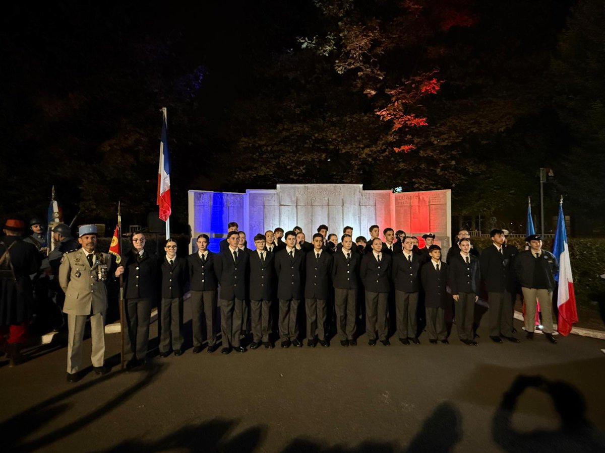 DMD_42's tweet photo. Hommage aux stéphanois morts pour la France, rallumage de la flamme, remise du fanion aux cadets par @Prefecture42, honneurs aux 38 et 238eme RI #VotreHistoireNotreHistoire @Defense_Sud_Est @saint_etienne_ 🇫🇷🔥🫡 https://t.co/owVDSYCjOi