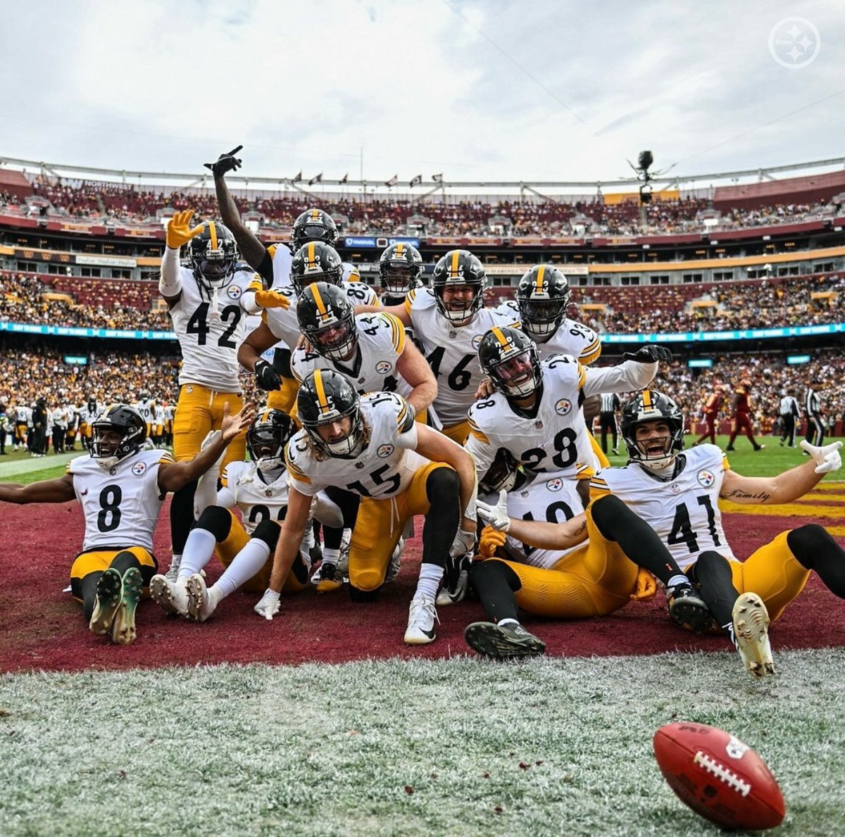 Blitz_Burgh's tweet photo. SQUAD! #Steelers #NFL https://t.co/udlh1Y2EIk