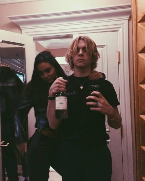eatonsource's tweet photo. Courtney Eaton spotted with Trump Supporter, Ross Lynch https://t.co/J6aSJNHdEj
