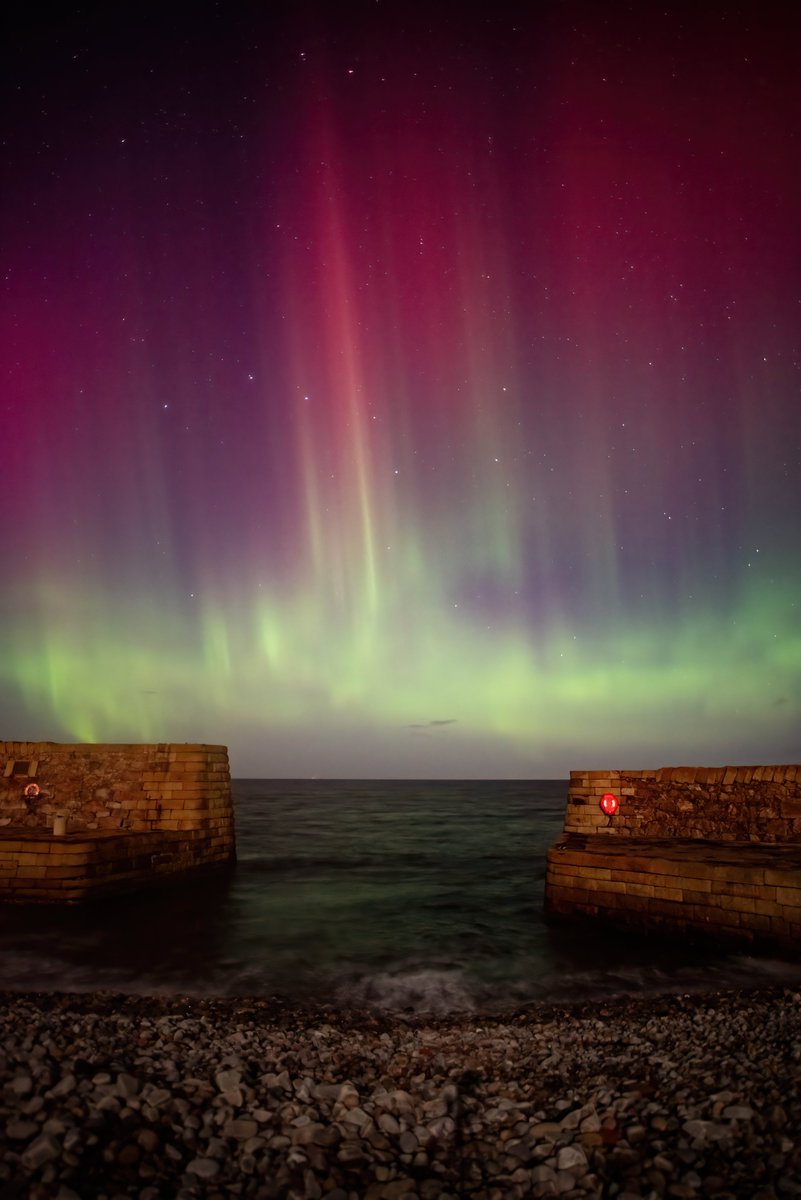 Northern Lights over the Moray Firth  as viewed from Buckpool Harbour , Moray Scotland  10th Nov 2024.

#northernlights #Aurora  #Auroraborealis  <a href="/stvweatherwatch/">STVWeatherwatch</a>  <a href="/BBCWthrWatchers/">BBC Weather Watchers</a>  <a href="/BBCScotWeather/">BBC Scotland Weather</a> <a href="/itvweather/">ITV Weather</a>  <a href="/TamithaSkov/">Dr. Tamitha Skov</a>