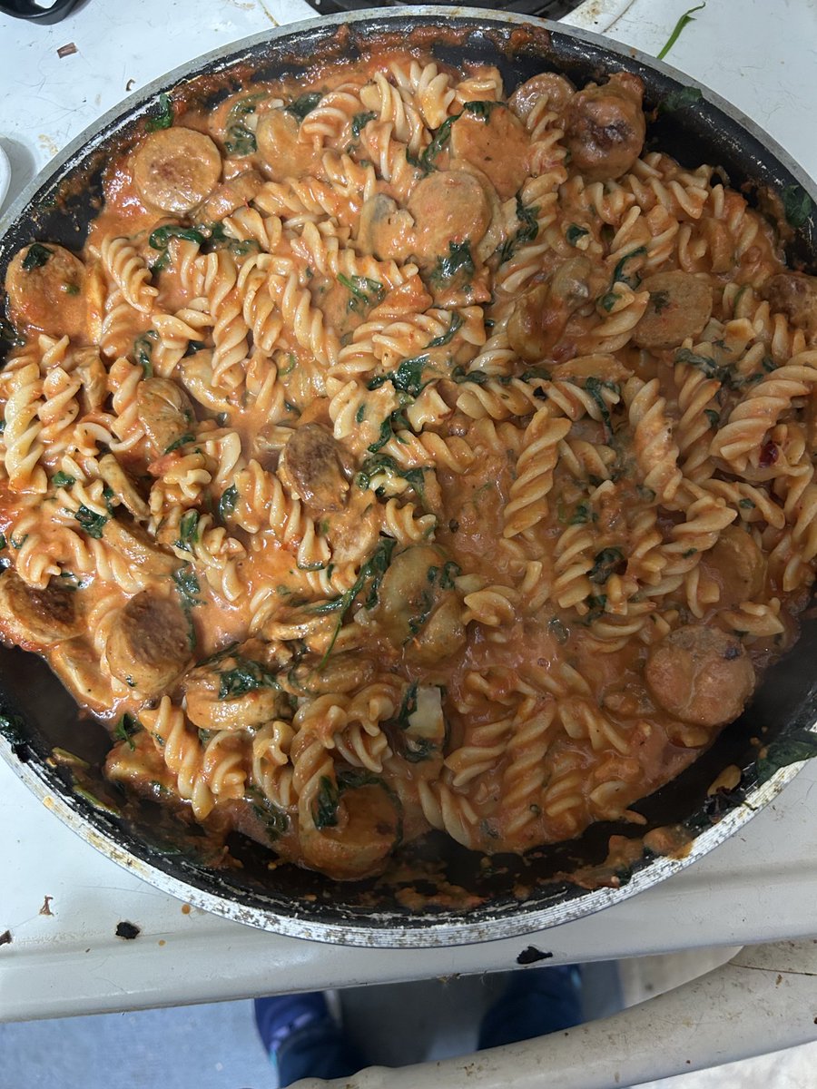 Krzykat's tweet photo. Trying a new recipe today— chicken sausage pasta.  Hopefully it tastes as good as it looks. https://t.co/9r5CpZOBPP