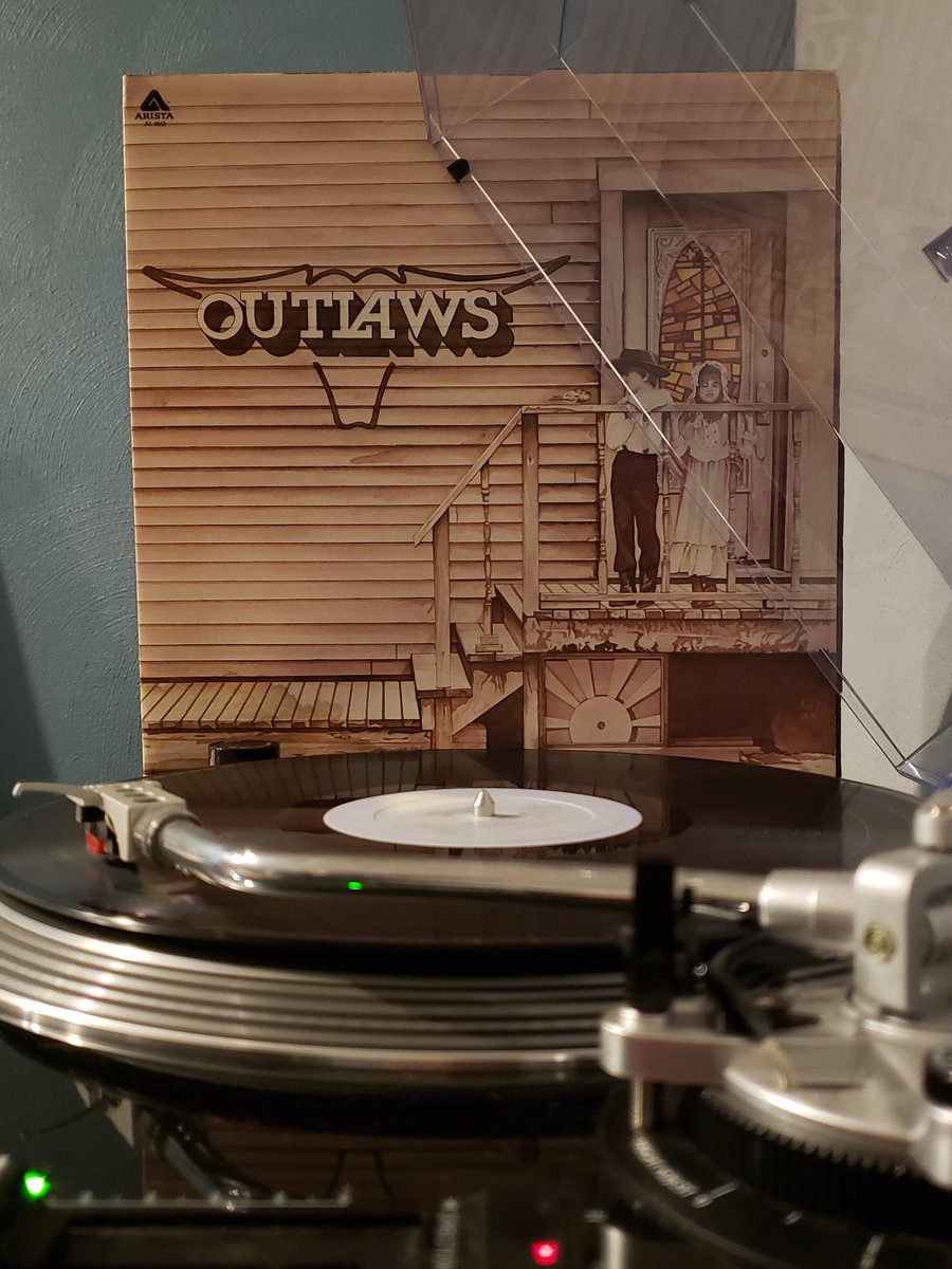 The Outlaws - Outlaws (1975)
#nowspinning #vinyl #southernrock #countryrock #theoutlaws