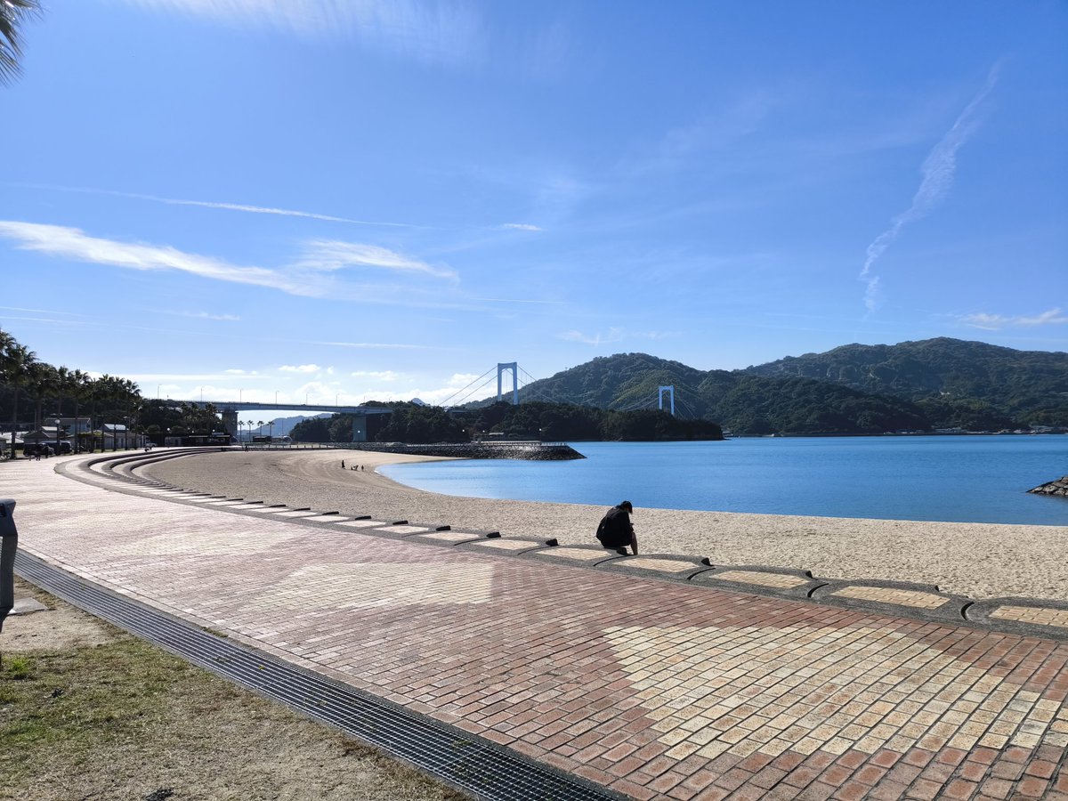 charinker's tweet photo. 週末は、南港からフェリーでしまなみへ。
今治でクロスバイク借りて尾道で返却でした。
途中の景色も食べ物も最高で、春にはもう一度行きたいです！
全国にサイクリストの聖地はいくつあるのかな…
#しまなみ海道 #しまなみ 
#サイクリストの聖地 https://t.co/WORfsRbVLM