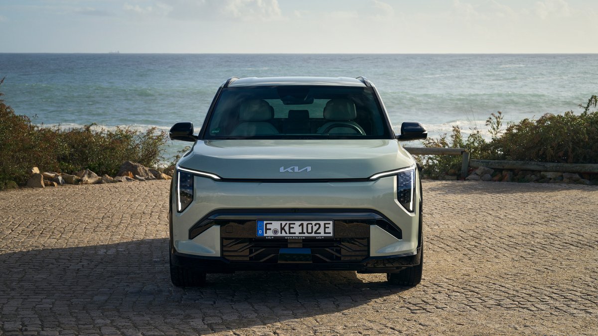 We drive the new Kia EV3 in Europe. 'Honey, I shrunk the EV9'  🤔