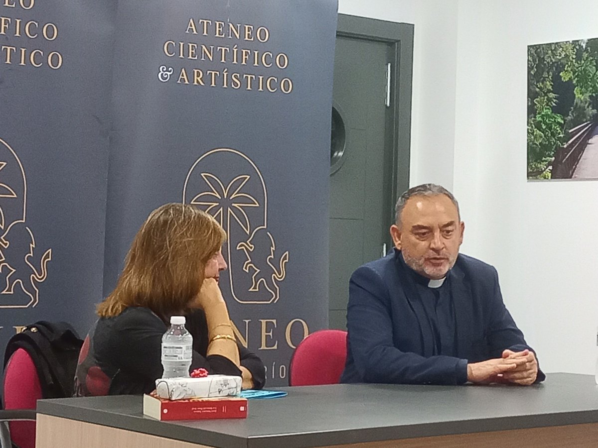 jsanchezadalid's tweet image. Ayer fue un día feliz para mí. Recibí el Premio de Literatura Al-Andalus Ateneo 2024 en Palma del Río, en las preciosas tierras sembradas de naranjos de mi amada Córdoba.
La palabra Al-Andalus está unida a mí obra literaria desde sus inicios. Motivo pues de doble alegría.