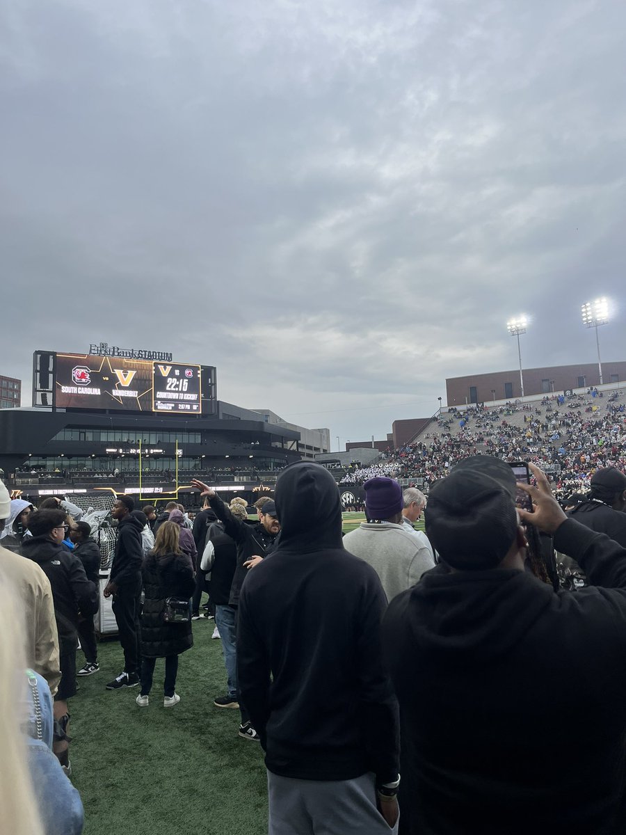 Harrisonqb_2030's tweet image. This visit to @VandyFootball was special , my grandpa and both my uncles played here. @QB1_Knox @Coach_Mahoney54 @athletics_wave @KCIrishFootball @@McCallieSports @MHSRebelsFB @KevinLane99 @Coach_Shad_ @PennySmith_ @NCEC_Recruiting @sompayracJ_10 @BuckFitz @MikeTucker52