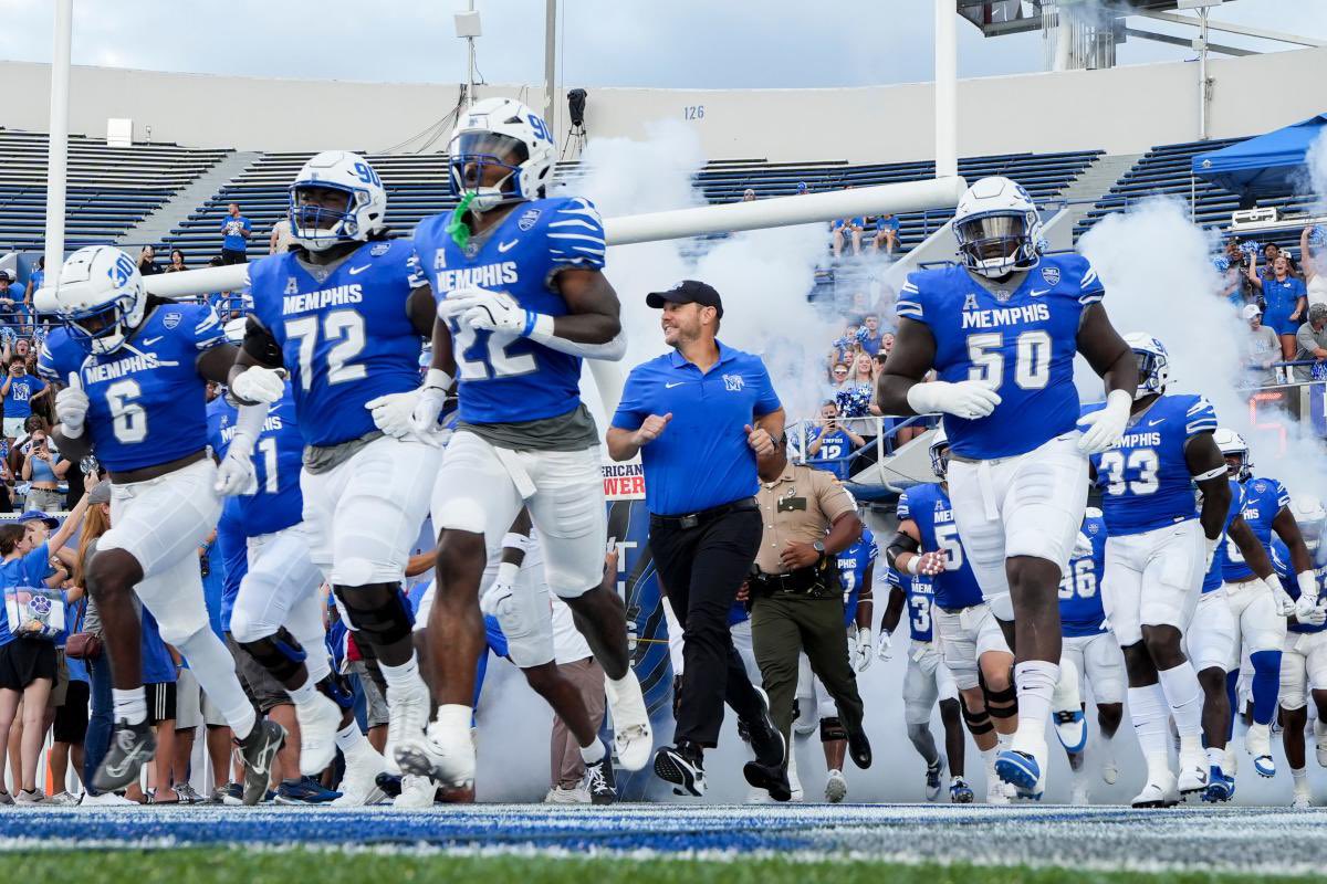 Blessed to receive my first division 1 offer from Memphis University💙🤍 <a href="/MemphisFB/">Memphis Football</a> <a href="/Coach_Smith10/">Larry Smith</a> @WillistonHoops <a href="/CoachRod65402/">Coach Rod Bolling</a>