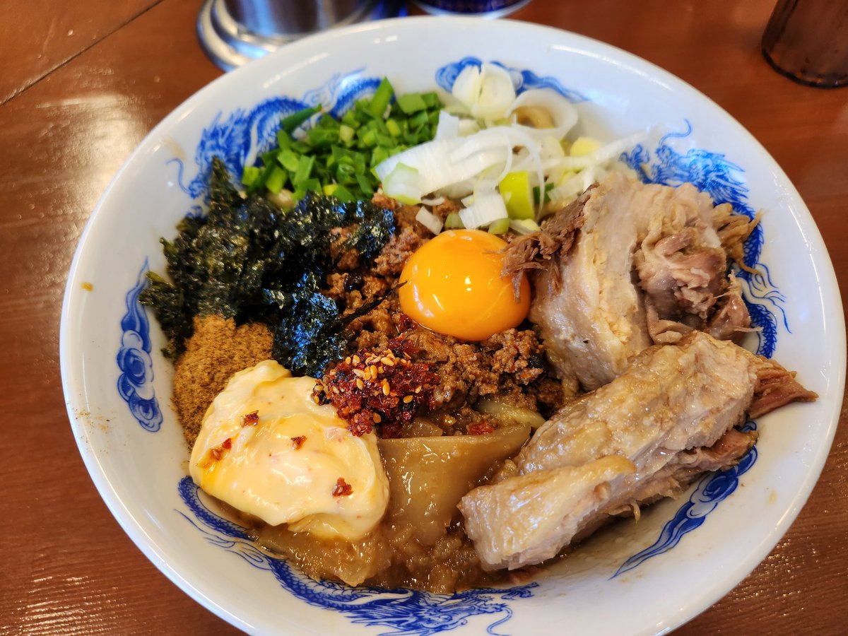 nqp07962's tweet photo. それいけ！たかちゃんラーメン@古河
台湾まぜそば
　アブラ、エビマヨ、辛味、豚
　追い飯

昨日の限定は行けませんでしたが、台湾やってるうちに訪問です
スパイシーなミンチ、超極太麺、ホロホロ豚どれも最高においしいです
おいしい一杯をごちそうさまでした
#それいけ！たかちゃんラーメン https://t.co/bj4uzUQxw8