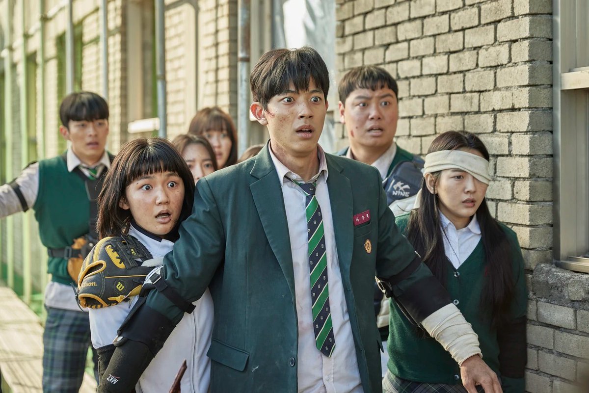 gqindia's tweet image. 7 K-dramas like #Hierarchy — with 6 to 12 episodes — that are so intriguing we bet you’d binge watch them in a day: gqindia.visitlink.me/FcMbxD