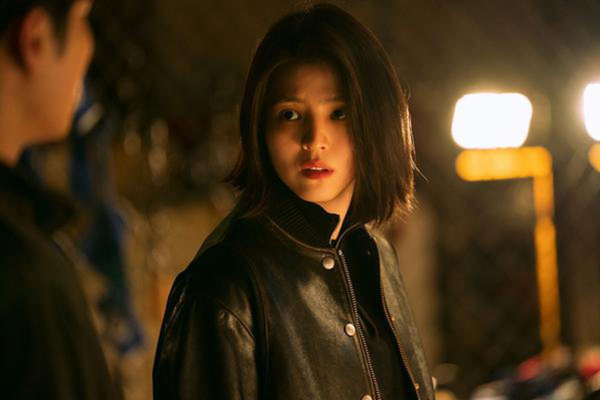gqindia's tweet image. 7 K-dramas like #Hierarchy — with 6 to 12 episodes — that are so intriguing we bet you’d binge watch them in a day: gqindia.visitlink.me/FcMbxD