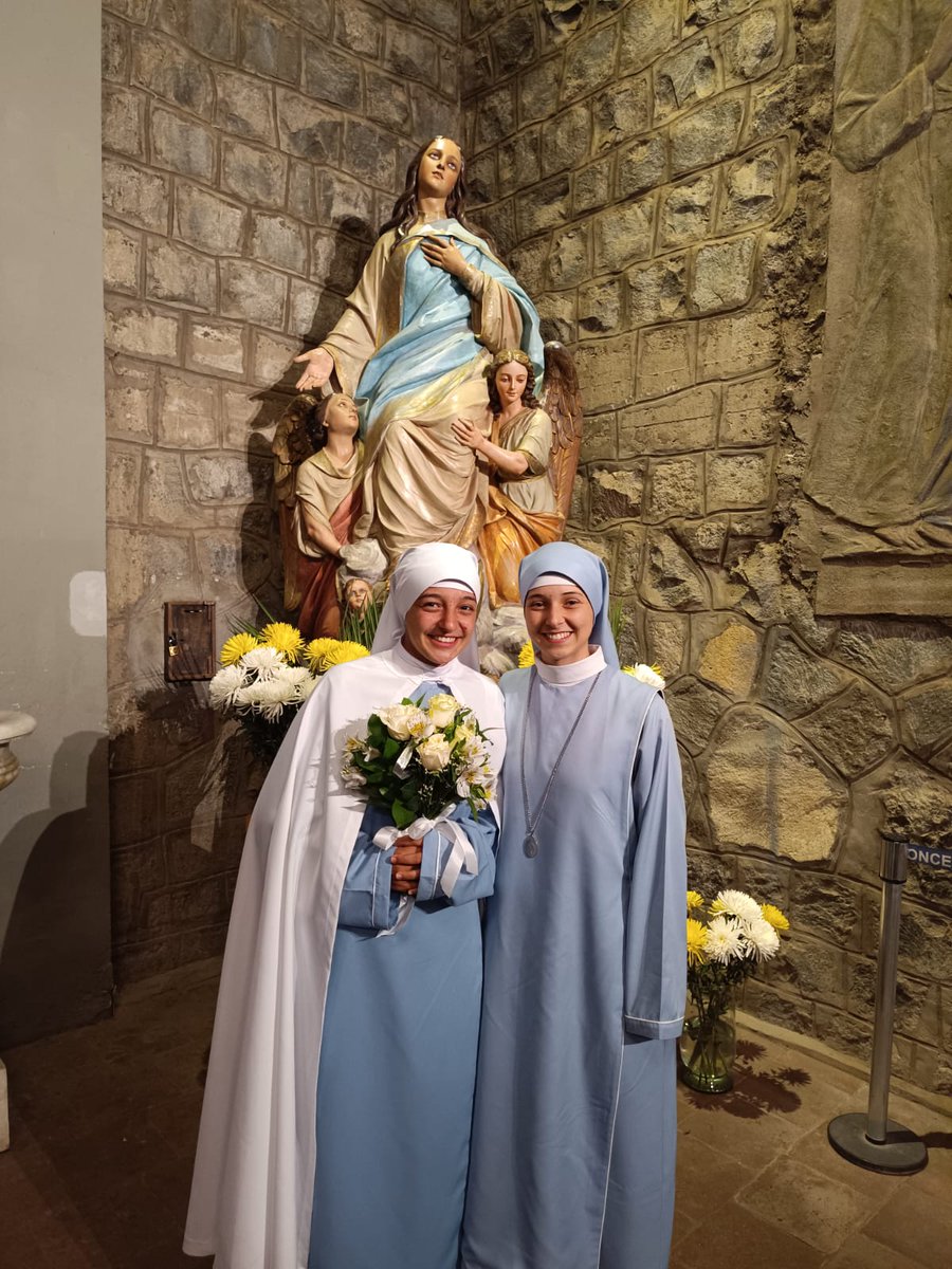 María Ester ن tweet media