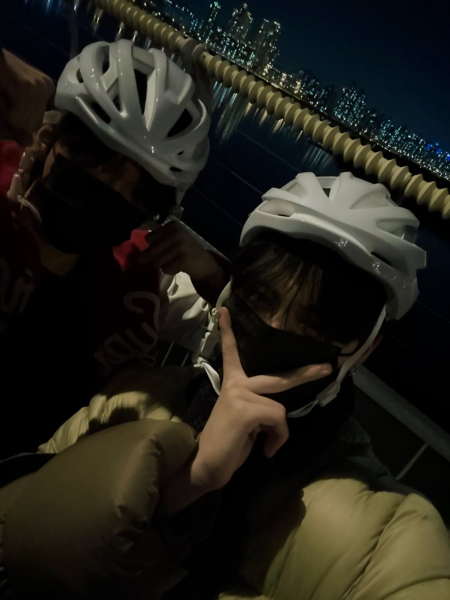 Did you manage to plan a date along the Han River, Onedoors? I did! We went biking under the starry night sky, taking in the breathtaking city lights beside the bridges. It was truly one of those unforgettable moments for us, I’d say. Oh, and by the way—I went with Woonhak!