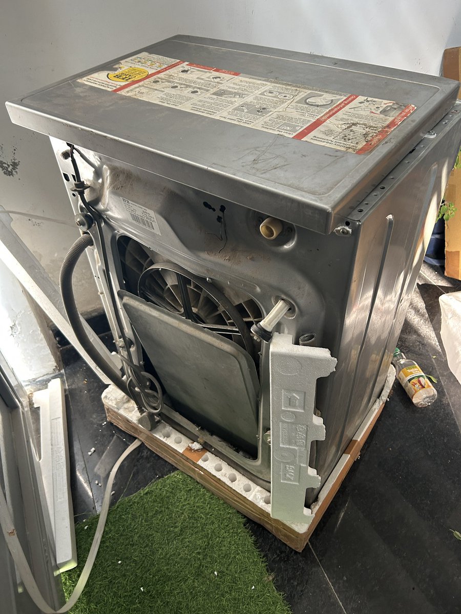 SanketSharma33's tweet photo. “@amazonIN, I reported receiving a scrap IFB machine instead of my ordered ₹50k LG washing machine. Your customer service promised an investigation, but closed the ticket without informing me. Now, my calls are being disconnected. What kind of service is this? #AmazonScam #scam https://t.co/c0Yr8t5s0w