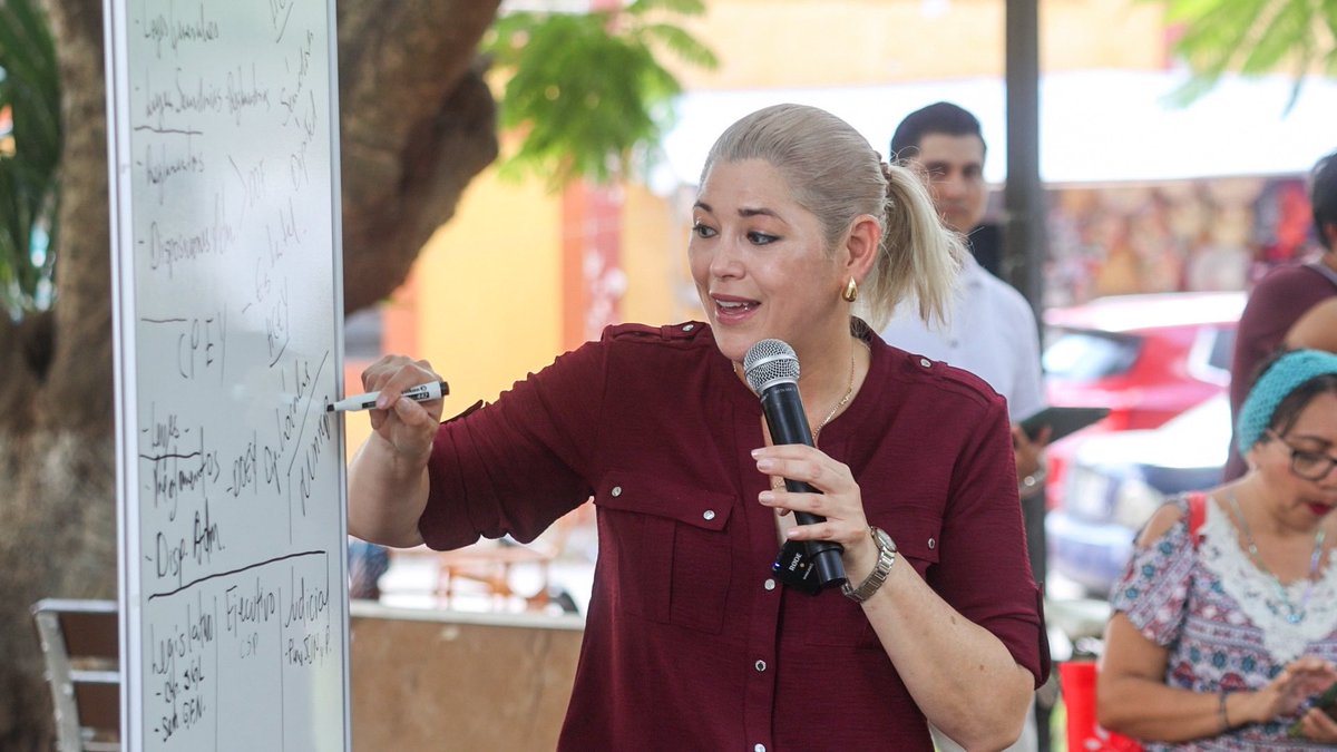 veronicacamino's tweet photo. ¡Poder Judicial por #VotoPopular! 🗳⚖️
Nos reunimos en la comisaría de #Caucel, de Mérida, Yucatán para informar sobre el #TriunfoDelPueblo: por primera vez, Ministros, Magistrados y Jueces serán elegidos directamente por el pueblo. Este es un triunfo histórico del pueblo, por el pueblo y para el pueblo.
El próximo 1 de junio, todo el país vivirá un momento único, cuando mediante el voto popular, se elijan a quienes estarán encargados de impartir justicia de manera transparente y cercana a las necesidades del pueblo.
Desde el @senadomexicano y con el respaldo de nuestro movimiento, en @MorenaSenadores defenderemos firmemente la voluntad del pueblo. De la mano de nuestra Presidenta, la Dra. @Claudiashein, seguiremos trabajando para que esta transformación avance y la justicia se fortalezca en cada rincón de México.
Agradezco la invitación del Coordinador de Morena del Distrito 4 Federal: Ing. Carlos Augusto Magaña Pérez. También contamos con la presencia de la Regidora Georgina Piña, Julio Itza, Secretario de Organización de Morena Yucatán, Edwin Sarabia, en representación de la Diputada Federal Linette Fernández y la delegada de la comisaría de Caucel, Beatriz Mochay.
@PartidoMorenaMx @LuisaAlcalde @CaroRangelG @YucatanMorenaSi @SoyCamMartinez