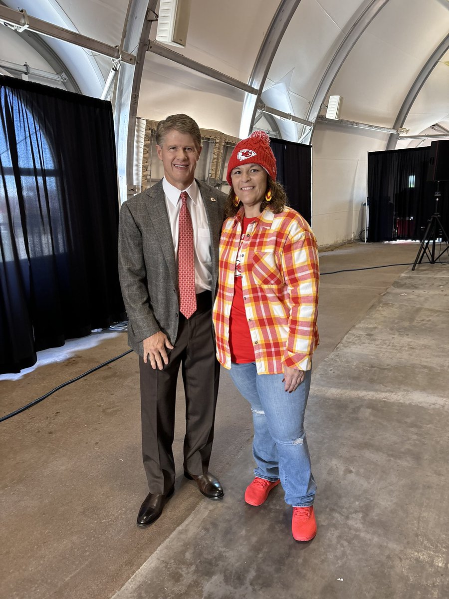 aredwards83's tweet photo. @chiefs @TaviaHunt1 Chapel on a Sunday at Arrowhead. I can’t love this enough!  Never stop embracing your faith!! https://t.co/dR95uaKttL