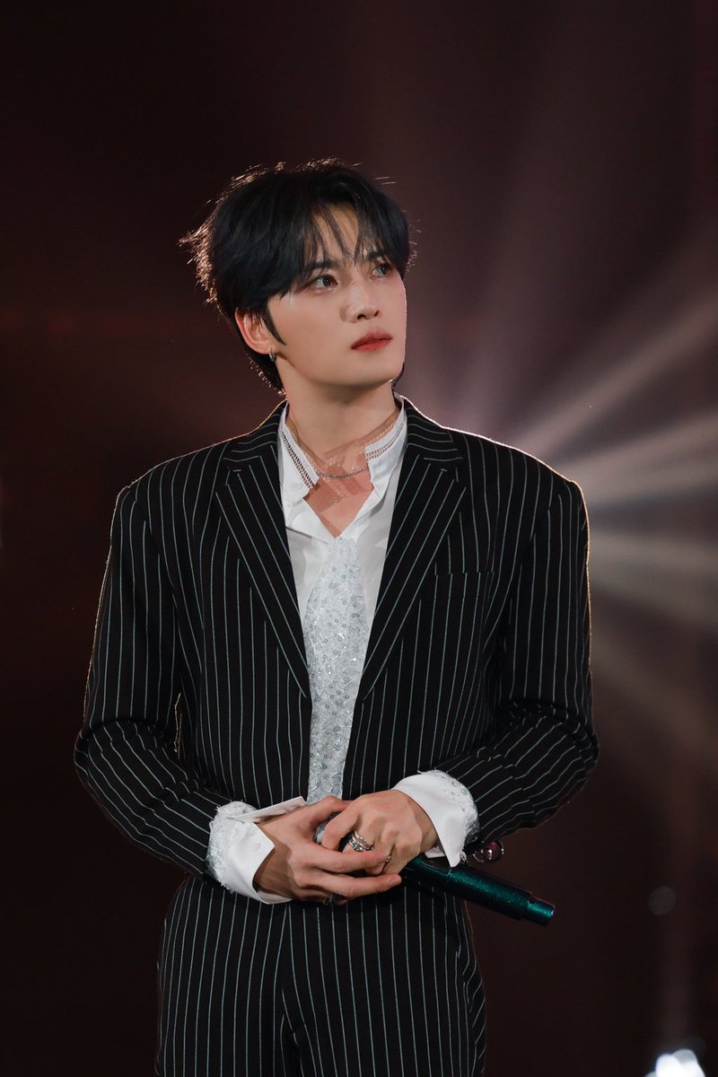 mybusybee0126's tweet photo. your excellency, his majesty✨️ https://t.co/zFq0Dbal5r