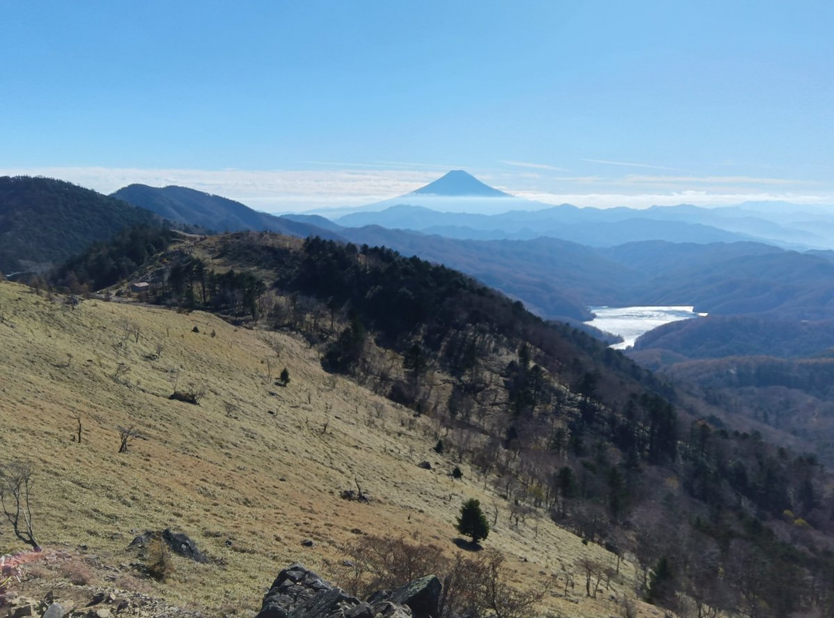 fighter2018_2's tweet photo. 天気よかったわ～　大菩薩嶺⛰ https://t.co/NL4eC2Eetd