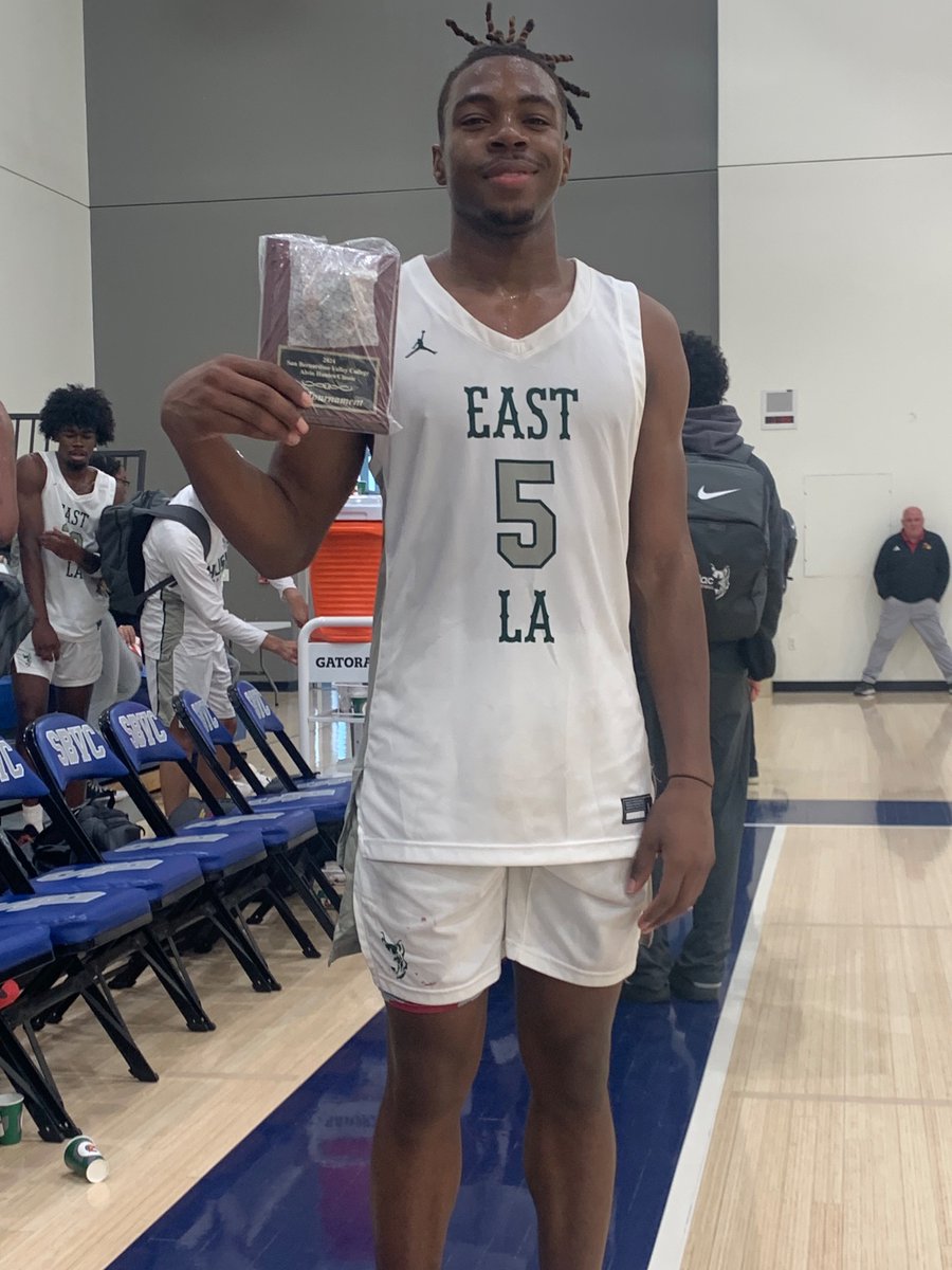 Final Score: East Los Angeles College (2-1) gets 3rd round win at Alvin Hunter Classic vs Compton College!! Pg Donjae Lindsey named All Tourney!! #GoHuskies🏀🏀🏀🏀 <a href="/sgnlthelgthoops/">John Bynum Jr.</a> <a href="/AthleticsELAC/">EAST LOS Athletics #GOHUSKIES</a>