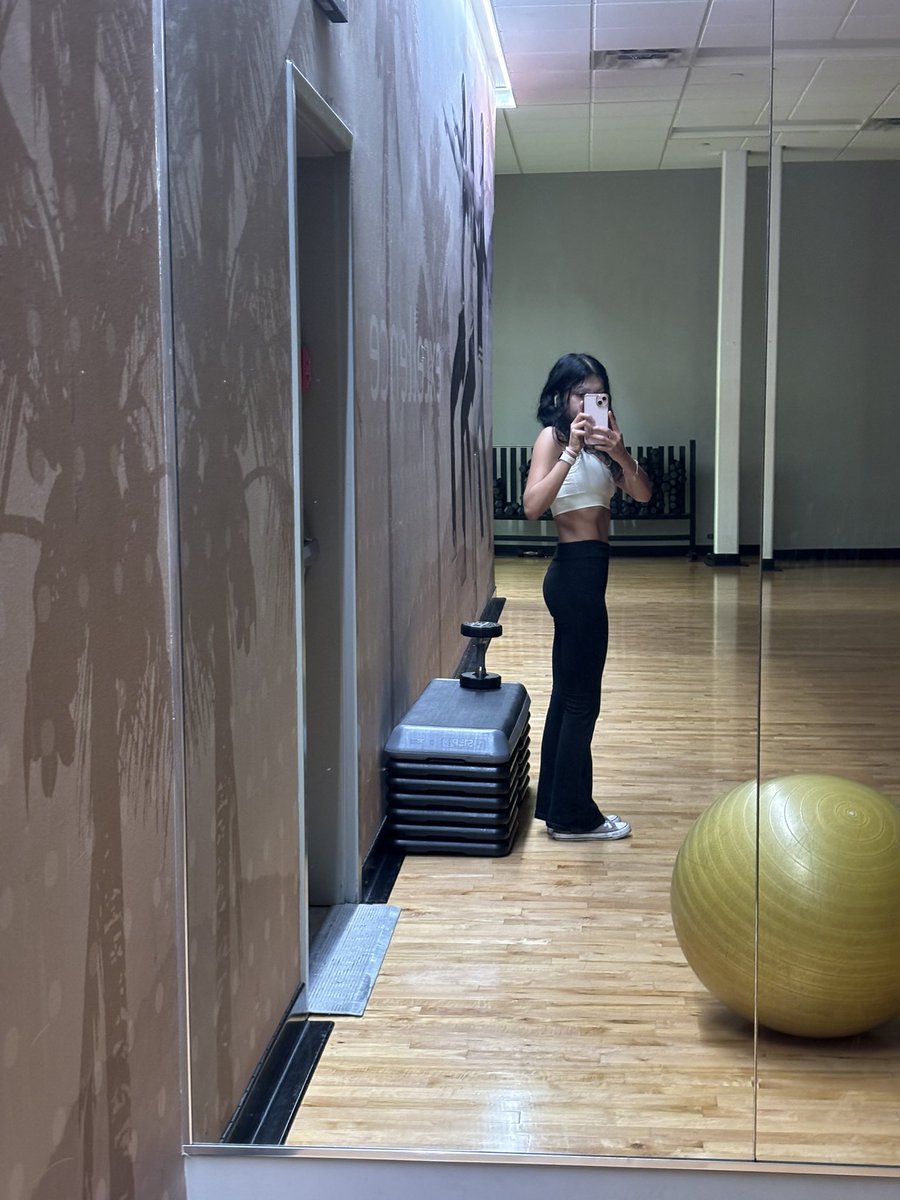 libramooncals's tweet image. The Ana to gym rat pipeline I fear