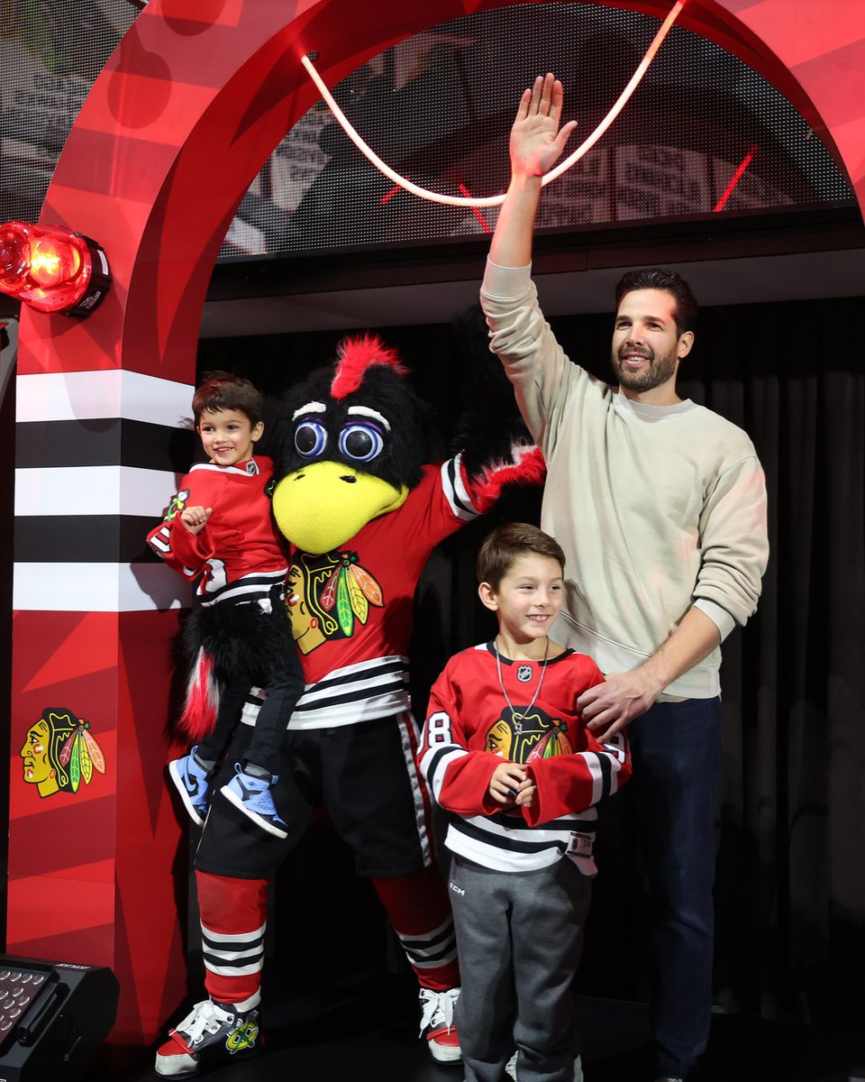 NHLBlackhawks's tweet photo. Crow in the house tonight to sound the horn 🚨 https://t.co/wsferERFVj