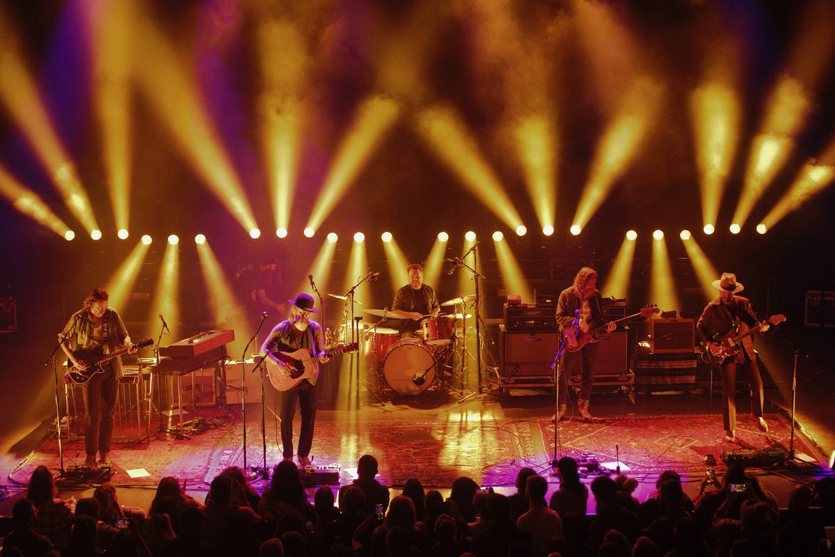 Milwaukee - thanks for welcoming me back. Returning to the <a href="/PabstTheaterGRP/">Pabst Theater Group</a> made it all the more special ❤️ See you tomorrow in Cincinnati🤘

Photos: <a href="/VanessaHeins/">Vanessa Heins</a> 
#steadygiggin