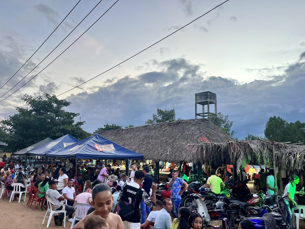 OrlaCastillo1's tweet photo. En el Festival del Bocachico en Arrimadero

🐟Este espacio celebra nuestra riqueza gastronómica e impulsa el dinamismo económico de la región. Gracias al líder #SilfredoArroyo y comunidad por su hospitalidad. 

!por supuesto, disfrutamos de un delicioso bocachico frito¡ 🎣 https://t.co/7mdlcr8AfB