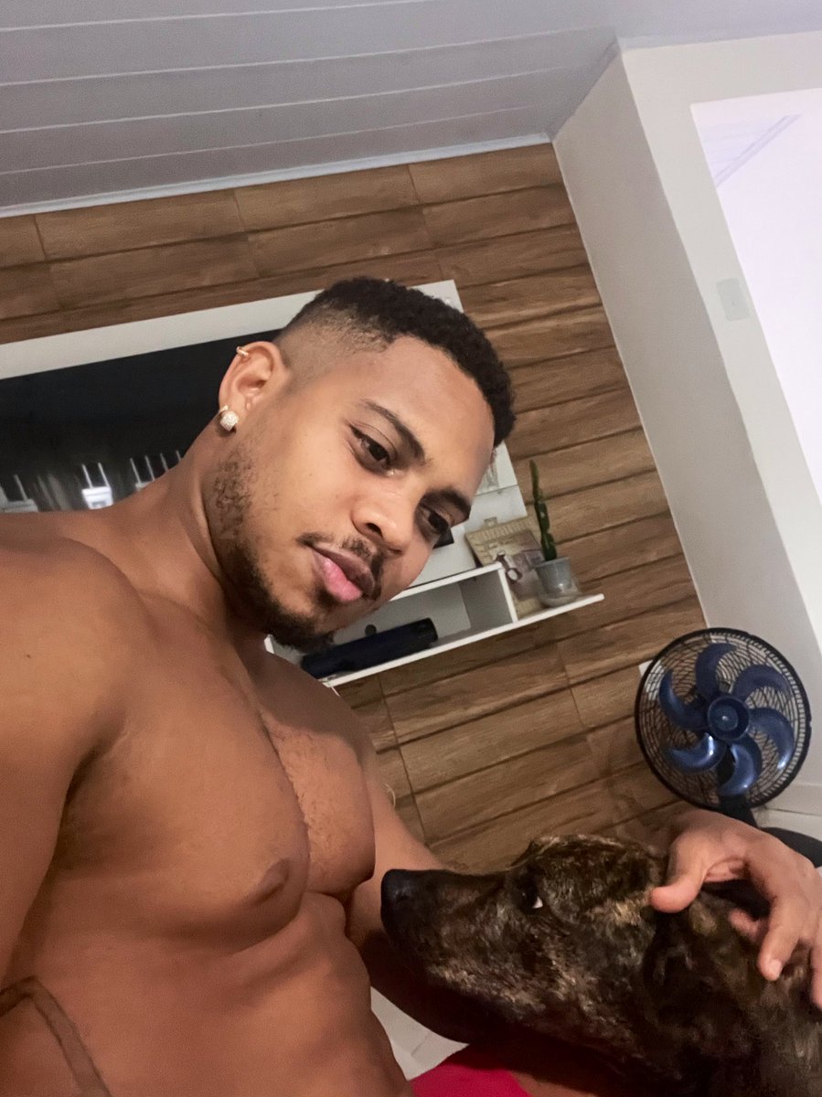 netoayee's tweet image. Se apaixonem por alguém que te olhe assim kkkkk pleno domingo a noite