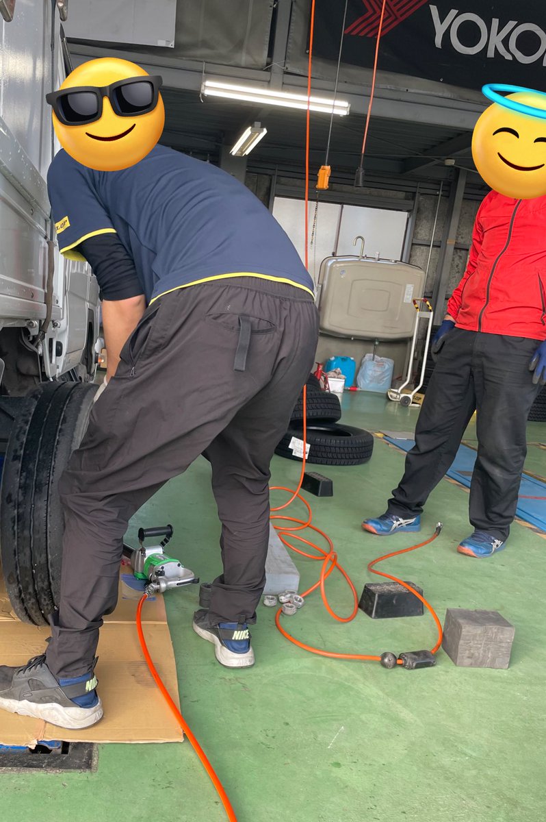 ぐっもーりん☀️
今日は暖かいです！
朝イチで７度もあります！！🥹✨

朝から大きめのタイヤ交換！
屈んだ時におパンツチラ見え常習犯のＫ君
今日は見えてないです✊✨笑

#イマソラ 
#企業公式が毎朝地元の天気を言い合う 
#企業公式つぶやき部