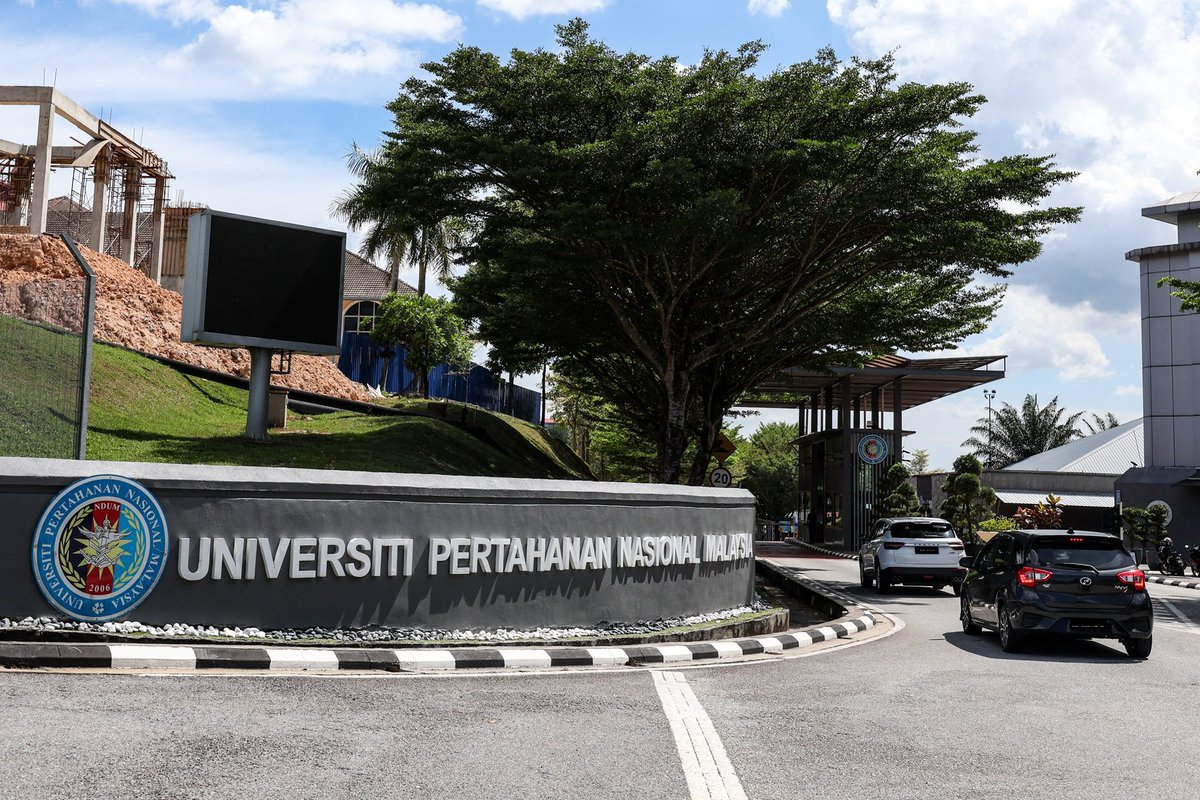 adam_r0018's tweet image. Belum reda kes buli dengan seterika panas, kini muncul lagi satu kes buli di Universiti Pertahanan Nasional Malaysia (UPNM). Kali ini, seorang pelajar junior mengalami kecederaan serius apabila BACA LAGI⤵️
rekonise.com/buli-di-upnm-j…

#UPNM #StopBullying