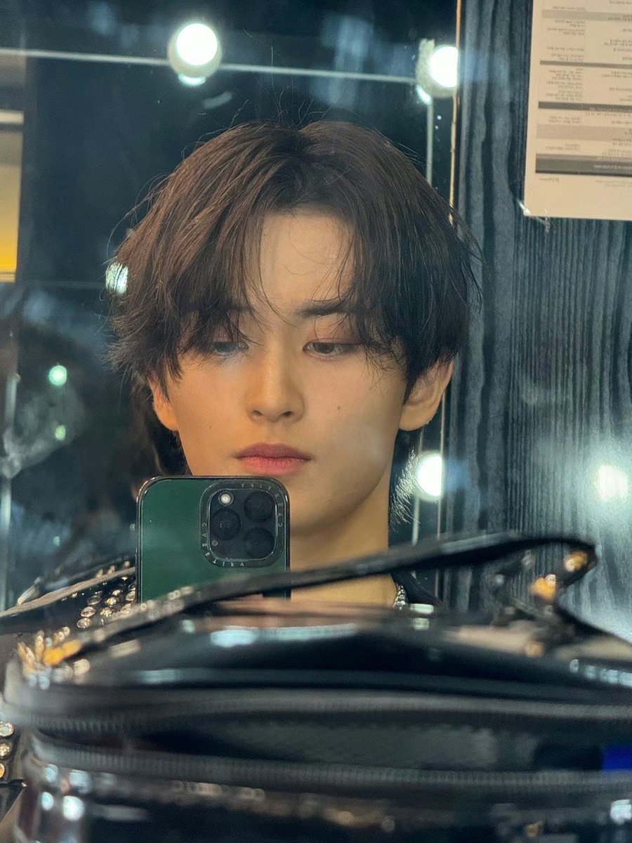 joyfulmarkly's tweet photo. who’s this diva https://t.co/SypzrYeBYx