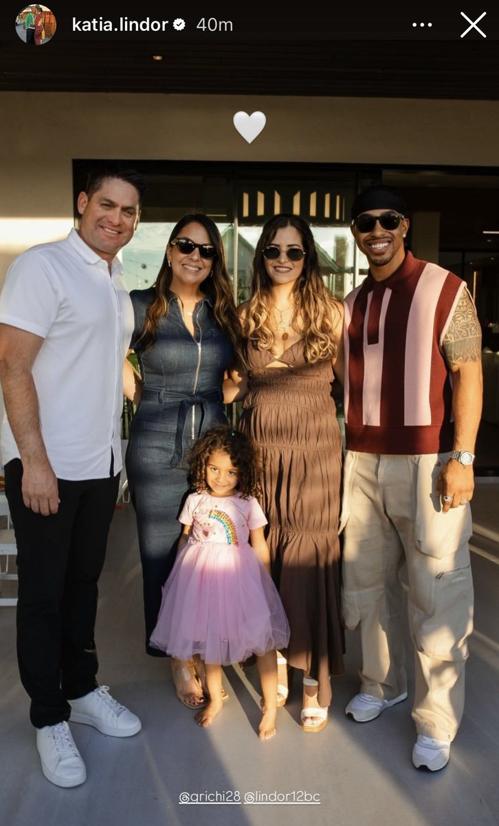 WE_ARE_MET_FANS's tweet photo. Carlos Mendoza and Jose Iglesias joined the Lindor family for Kalina’s 4th birthday party

(Via katia.lindor on IG) https://t.co/g4pkcuWRA7