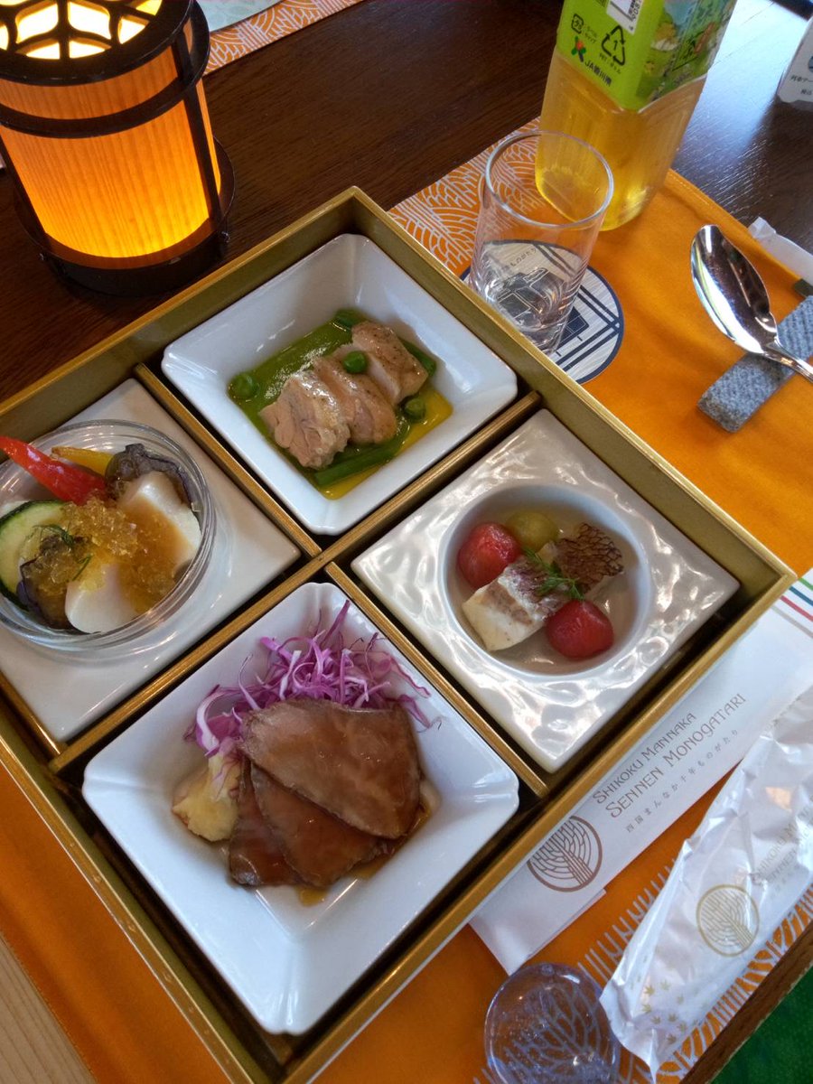 KIHOT7000's tweet photo. I enjoyed delicious food and beautiful scenery on a special sightseeing train.😍
I had a great time visiting a hidden station that can only be reached on foot.🚎🚎

#四国まんなか千年ものがたり
#Railway #trending #japanese_train #bullettrain #highspeed #railroad #Japan #四国 https://t.co/b77QI8LVA8