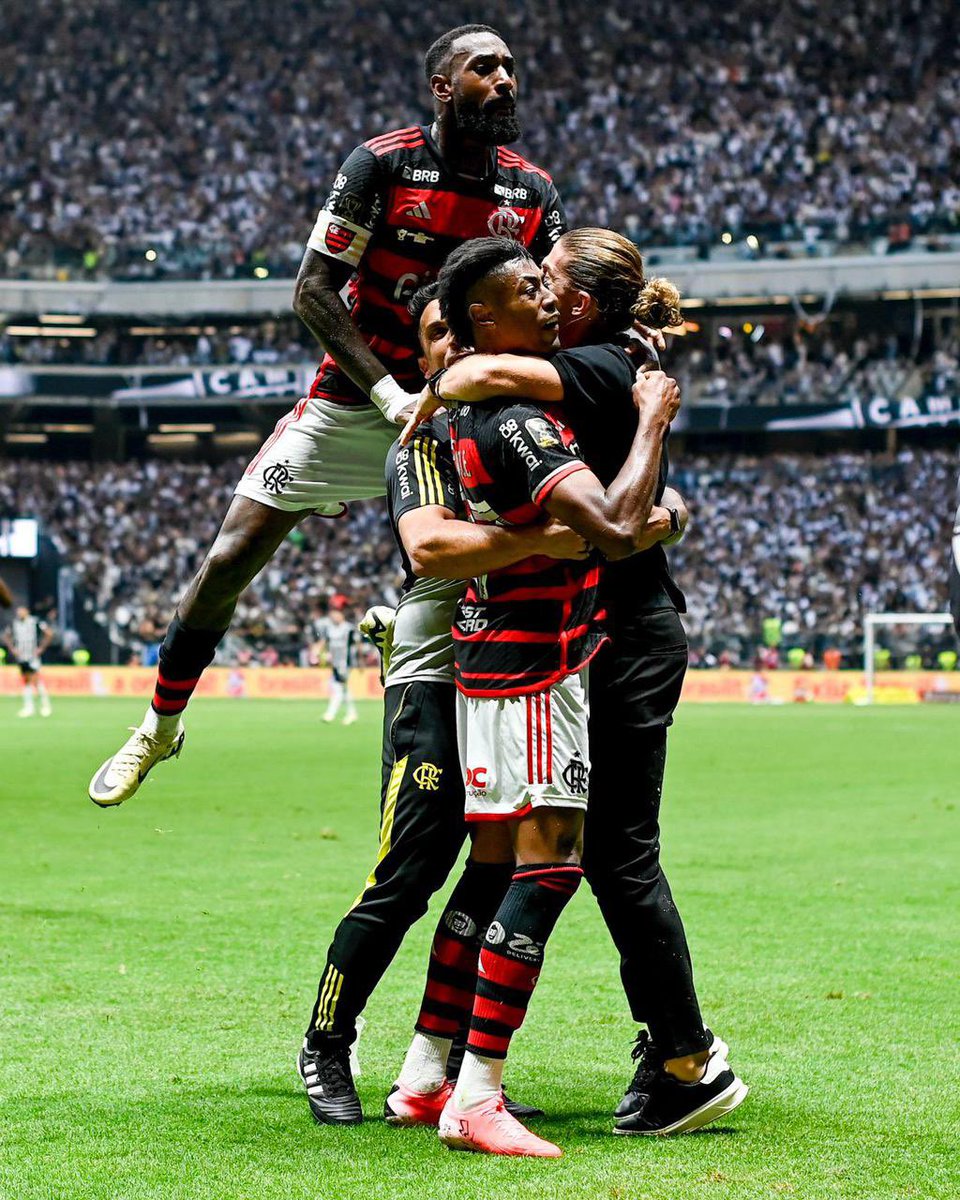 Brunohenrique's tweet photo. Copa do Brasil 2024 🏆❤️🖤 #pentacampeaoflamengo https://t.co/vQ3LZKVgcM