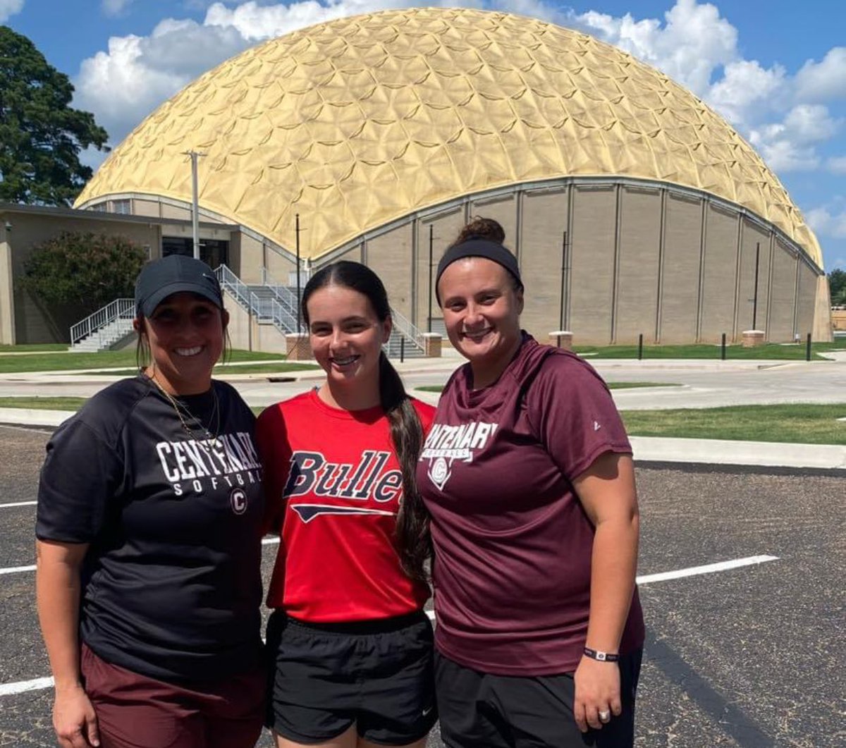 BulletAthl's tweet photo. We are very proud to announce our newest commit, Lainey Campbell! Lainey has verbally committed to continue her education and play softball at Centenary College!
#BulletStrong #BulletSoftball https://t.co/eF2KqLh7O1