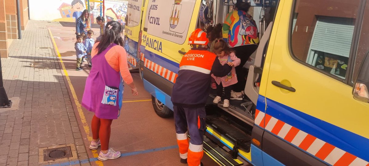 Simulacro de incendio realizado junto Bomberos Benavente y Policía Local en el CEIP Las Eras.  @ceip_las_eras_benavente 
#benavente #prevencion #lasprotescuentan #voluntariado #proteccioncivil