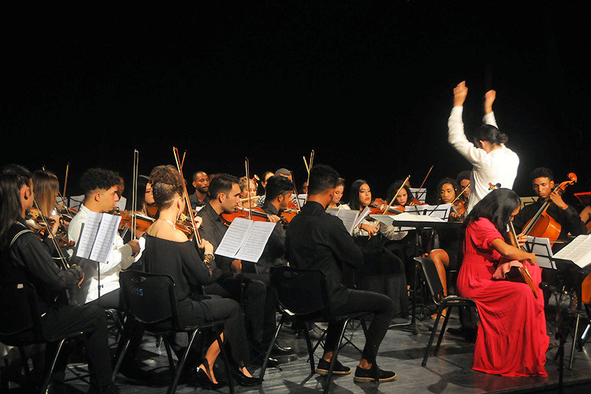 No hablaré de calabazas, ratones o varitas mágicas. Y sí de la música de concierto, que si bien se encuentra protegida desde la subvención, a diferencia de otras expresiones, no escapa de desmanes que entorpecen el trabajo, decepcionan, lastran... periodico26.cu/index.php/es/p…