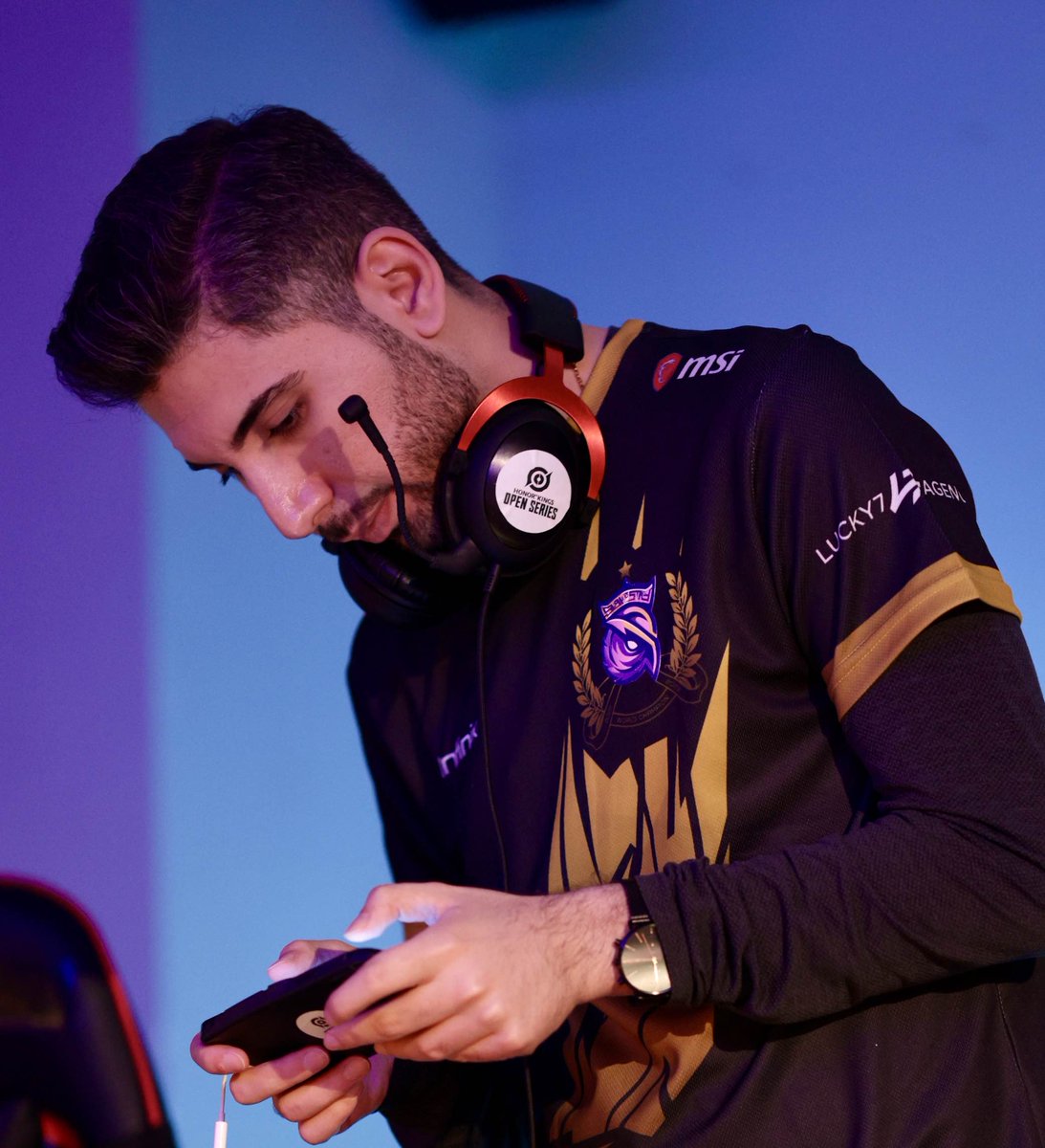 It's time to crown the King of 1v1s!!👑

In collaboration with <a href="/TribeGaming/">Tribe Gaming</a> &amp; <a href="/HonorOfKings/">Honor of Kings</a>, the *HoK Kings of the 1v1* event, where the best of the best -the kings of 1v1- will put it all on the line for glory, honor, and $$$!—details:
 
• Sign-ups open to: NA, LATAM, &amp; EU
•