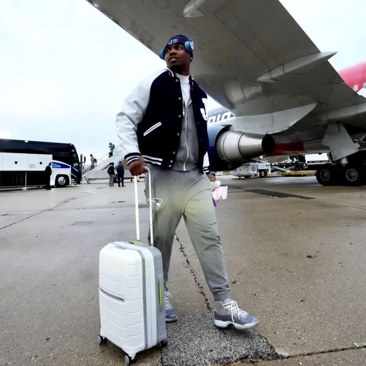 1400Klub's tweet image. Zay Bolden, a proud alum of Jackson State University and a player for the New England Patriots, representing his JSU spirit on game day. 

#THEEiLove 
#NFL  
#HBCUMatters
