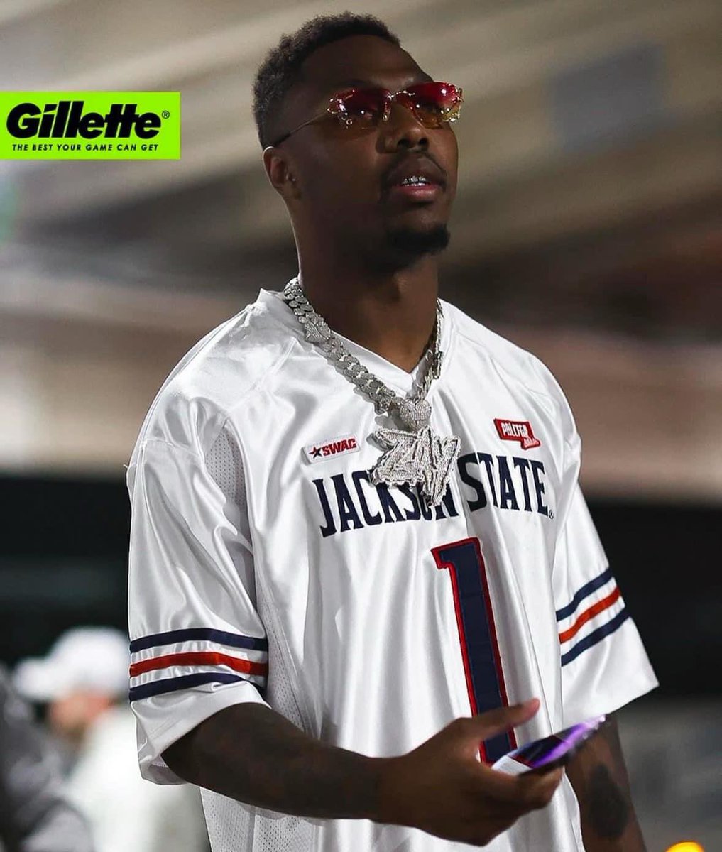 1400Klub's tweet image. Zay Bolden, a proud alum of Jackson State University and a player for the New England Patriots, representing his JSU spirit on game day. 

#THEEiLove 
#NFL  
#HBCUMatters