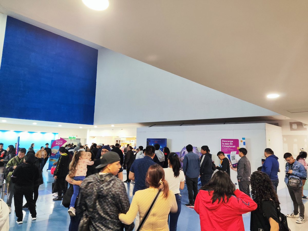 lenapataki1's tweet photo. Aviso a la comunidad: #CinePlanetCentroCivico está en remodelaciones en su área de confitería, así que al menos hoy, toma unos 20 minutos aprox. en recoger sus productos. Tomen sus precauciones. https://t.co/v3SCnoRg5L