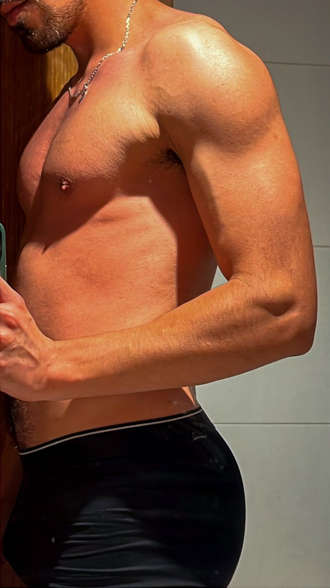 justm0s's tweet photo. el cuerpo // como te podría estar dando 

https://t.co/YDvde4Xhy1 https://t.co/9LRgtkuua2