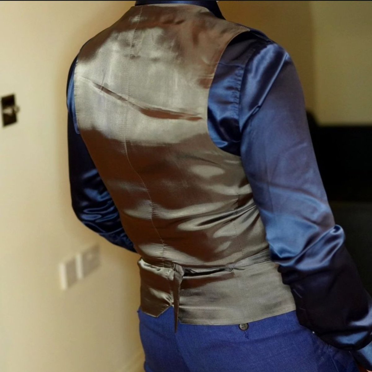 Shinymenscloset's tweet photo. #Gear365 #Gayfetish #gaykink_ #dapper #suitandtie #highcollar #suited #suitup_ #meninsuits #dandy #formal #shiny #satin #meninsatin_ #satinshirt #shinyfetish #suitfetish https://t.co/kt8jxxxlIE
