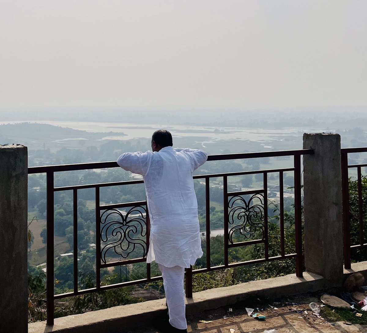 surendraKsp4bjp's tweet photo. यदि आप संसार में केवल बुराई ही देखेंगे तो आपको केवल बुराई ही मिलेगी,
आपका दृष्टिकोण ही आपकी दुनिया का निर्माण करता है!!

#markundi #ecopoint #sonbhadra https://t.co/pffwqNXcbR