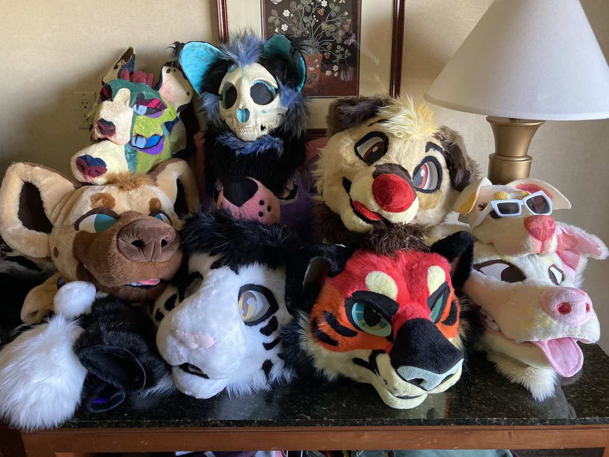 SinyaCat's tweet photo. Look at all those fursuit heads. Yeah #pawcon2024 was fun! It’s a very chill convention but it’s ok since I gotta get back to working Monday. This was mostly a time to spend it with new and old friends ❤️ https://t.co/0OYOZFlpJ4