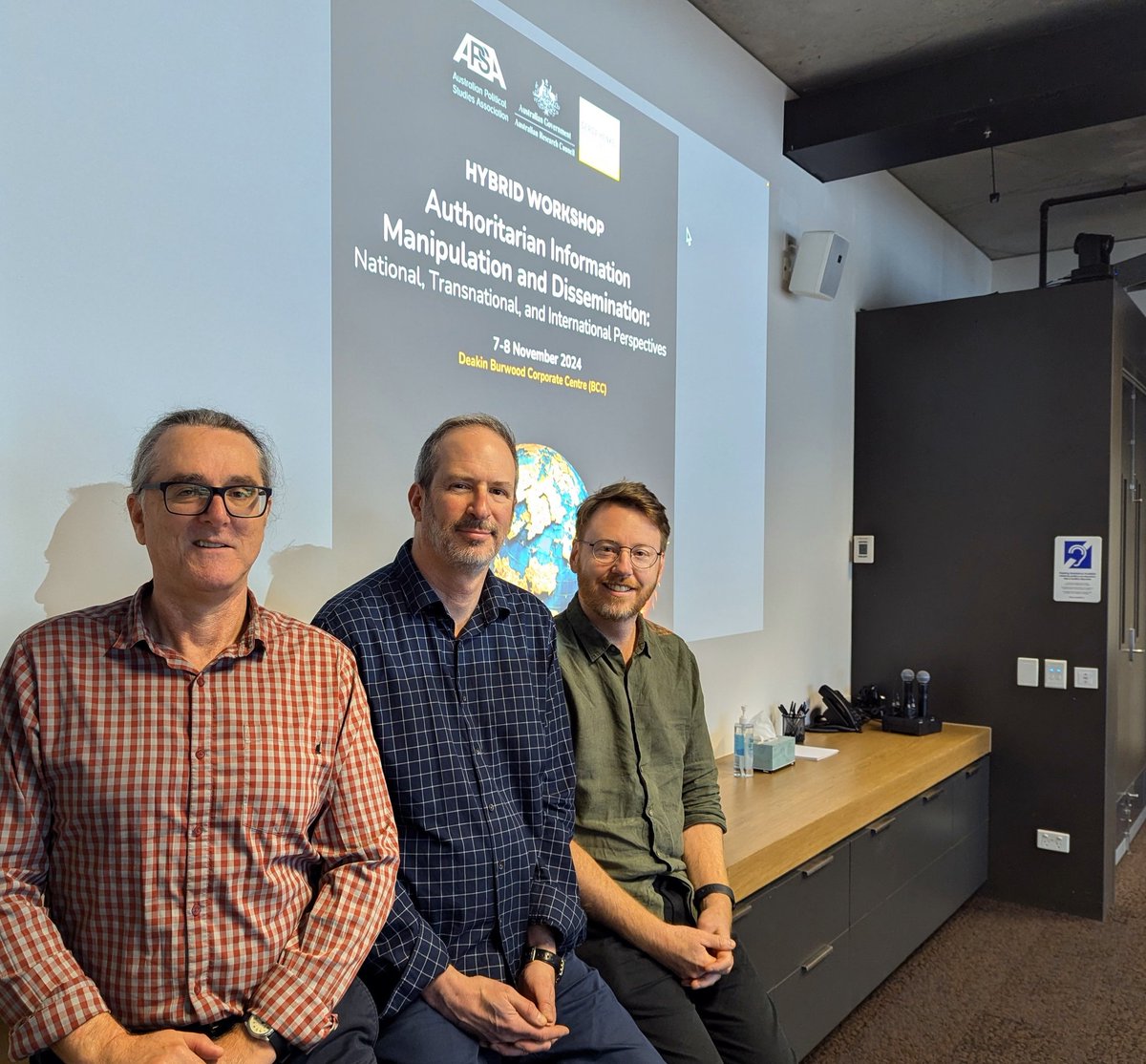ANU_SOCY's tweet photo. Wonderful to see our brilliant staff and affiliates presenting at the "Authoritarian Information Manipulation and Dissemination" @populismstudies workshop at @Deakin_ADI last week 🌐

@RobAckland @timothyjgraham,  @mathieuoneil https://t.co/pOJpuvq26V