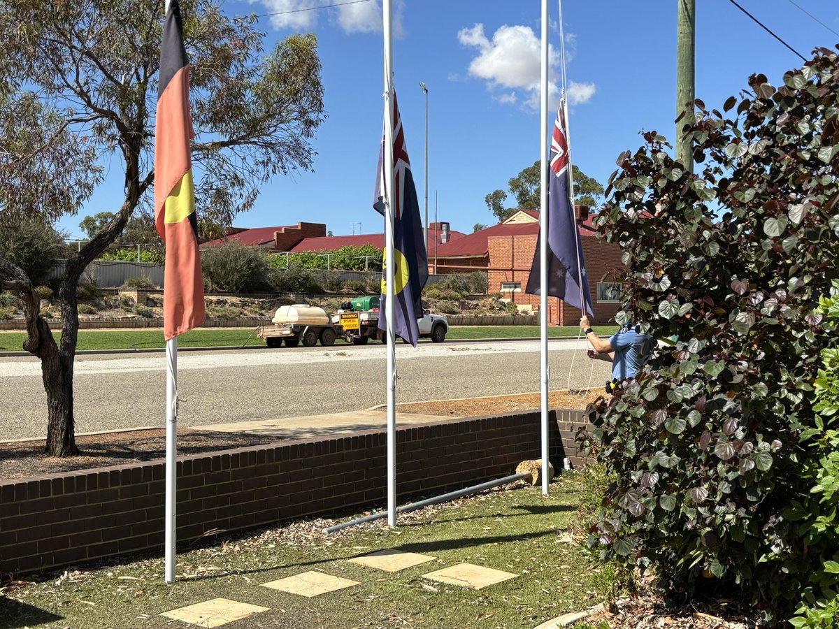 Remembrance Day 2024.
At 11am Goomalling Police is preparing to pause and honour the courage and dedication of our veterans and to remember the fallen.
#RemembeanceDay 
#fb