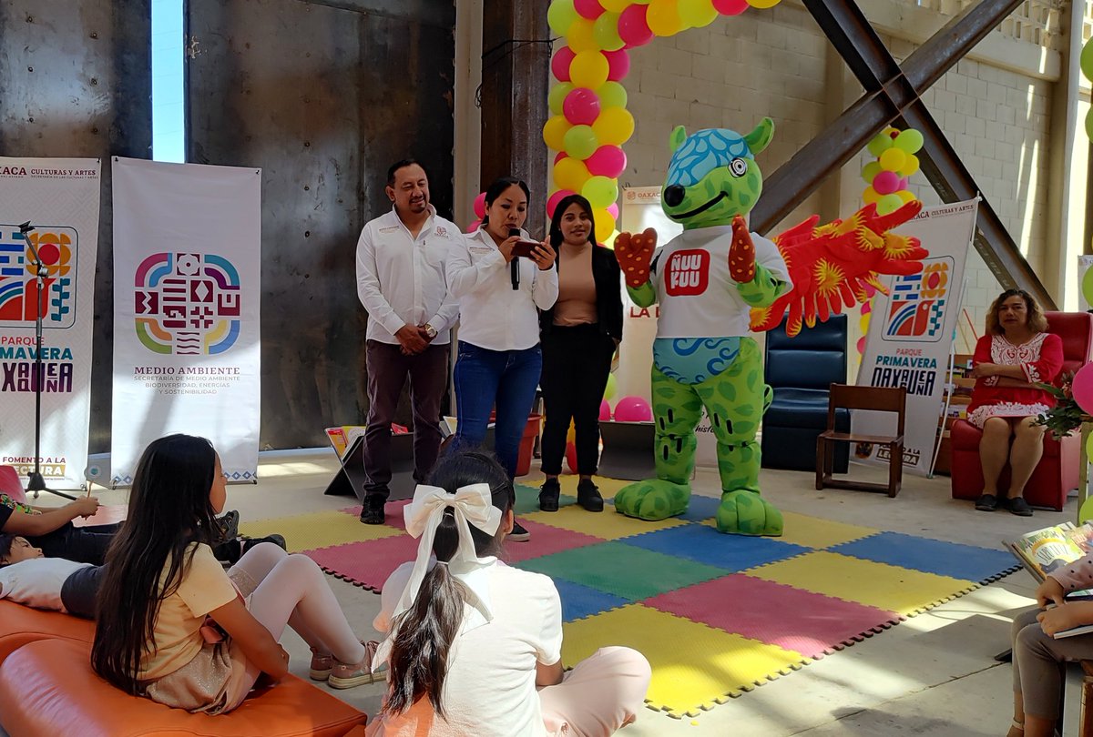 ferbustamante79's tweet photo. Participación en el marco de la inauguración del Parque Primavera, lectura en voz alta y nuestra botarga animando a los niños. 🎈🎉

@salomonj 
@GobOax 
@Ambiente_GobOax https://t.co/8hssltCQDq